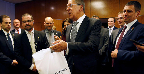 Lavrov novinarima donio dvije flaše votke