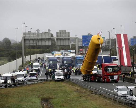 A pljuvali su Mađare: I Britanija gradi zid!