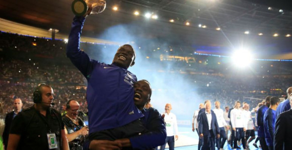 Video: Sen Deni horski zapevao - Ngolo Kante!