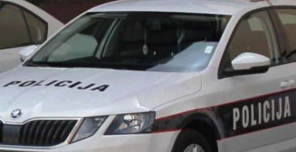 Živinice: U nesreći poginuo suvozač u kamionu