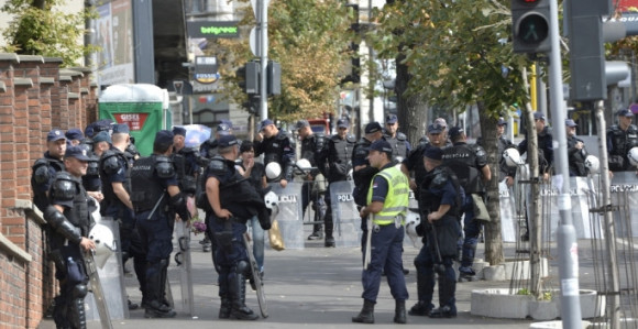 Izboden policajac ispred svoje kuće 
