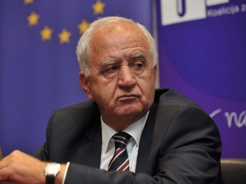 "Članovi biračkih odbora dodaju krstić i učine listić nevažećim"
