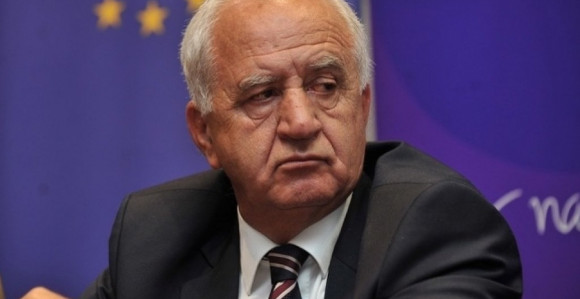 "Članovi biračkih odbora dodaju krstić i učine listić nevažećim"