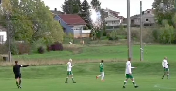 Video - U Norveškoj kao kod nas: Loptom pogodio dalekovod!