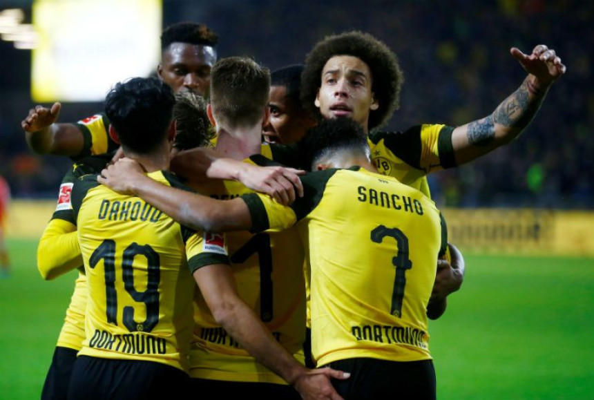 BL - DER KLASIKER: Bajern "izvisio" u Dortmundu!