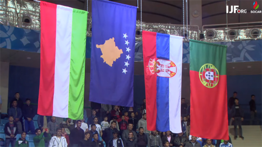 Prvi put - zastava tzv. Kosova uz srpsku na postolju!