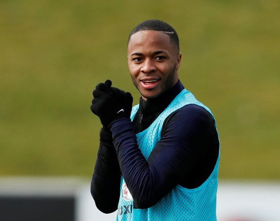 Ne preziva se džaba Sterling...!