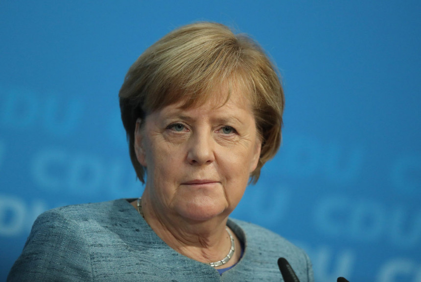 Меркел позвала на развијање модерног оружја