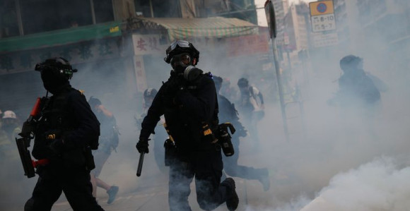 Поново сузавац, нереди и хапшења у Хонгконгу