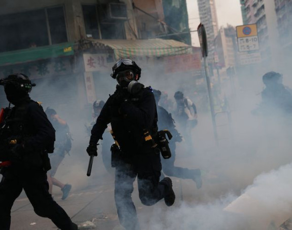 Ponovo suzavac, neredi i hapšenja u Hongkongu