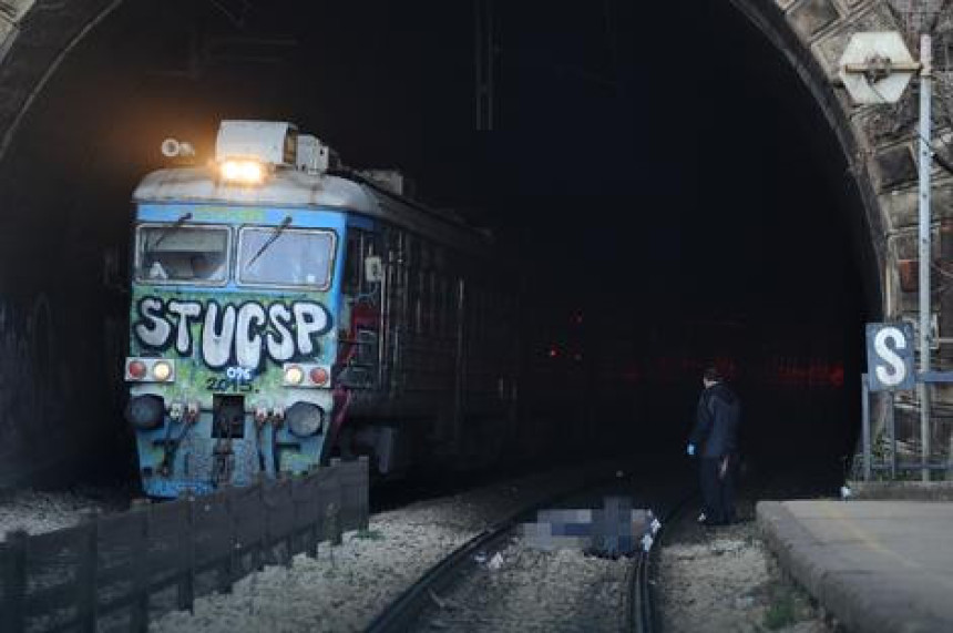 Muškarac se bacio pod voz u Beogradu