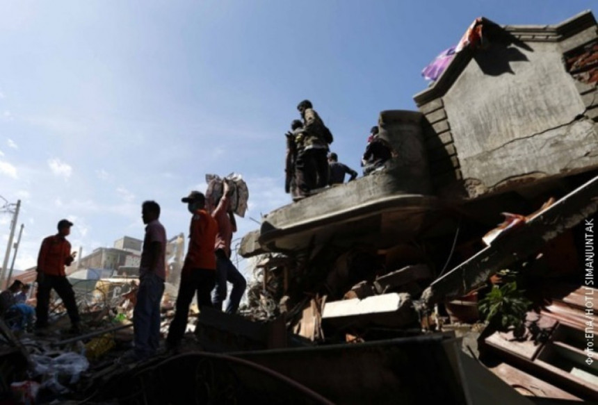 Индонезија: Око 45.000 људи без крова над главом