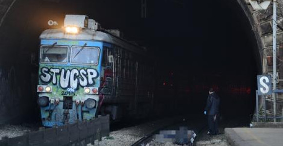 Muškarac se bacio pod voz u Beogradu