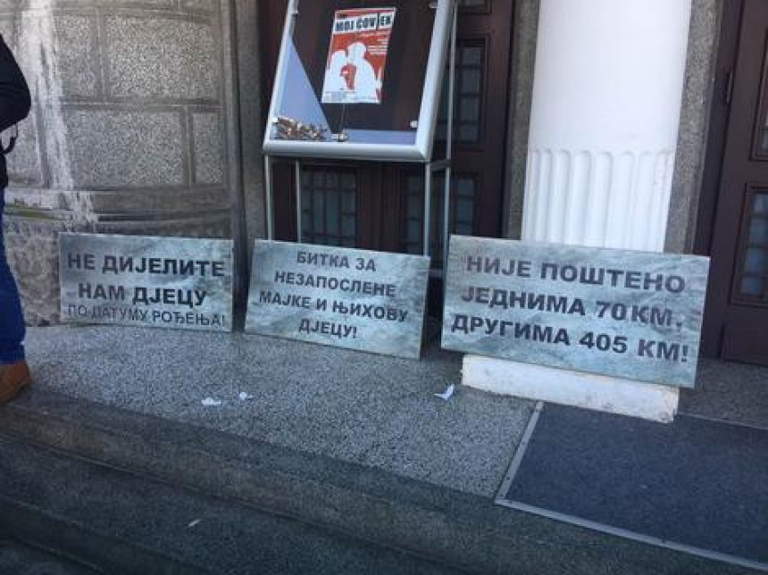 Mirni protest nezadovoljnih majki