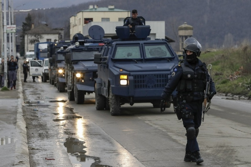 Stigla oklopna vozila na Kosovo 