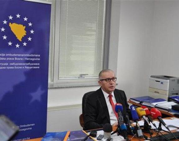 Нејасан закон о употреби заставе