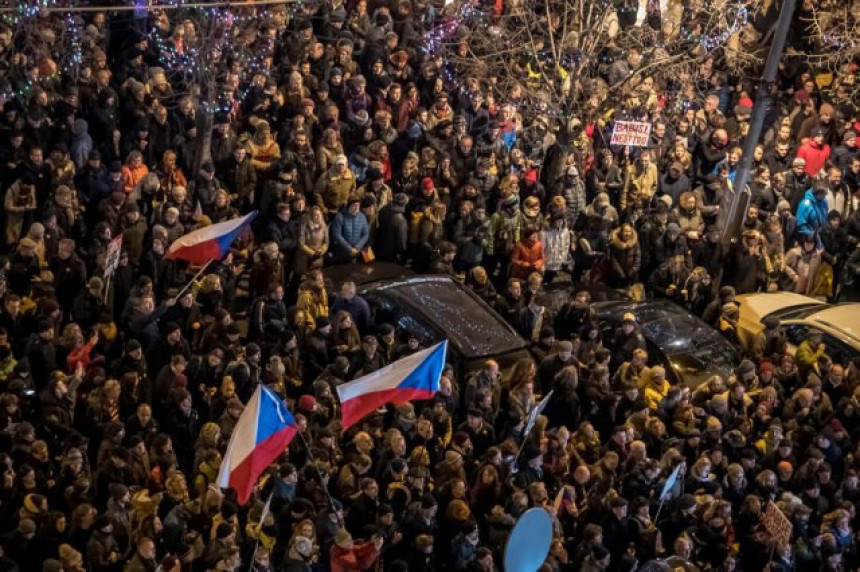 Desetine hiljada Čeha na protestu u Pragu