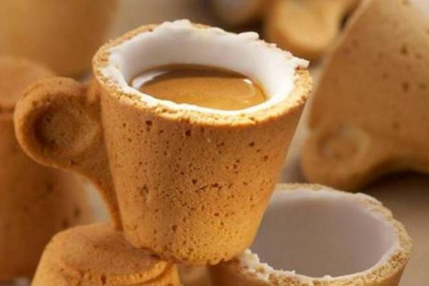 Кафа у јестивој шољици од ванила бисквита!
