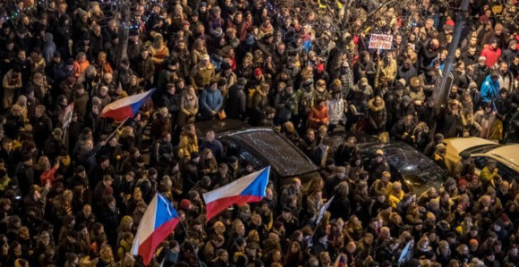 Desetine hiljada Čeha na protestu u Pragu
