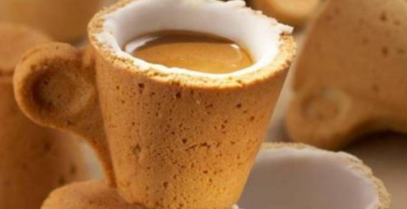 Kafa u jestivoj šoljici od vanila biskvita!