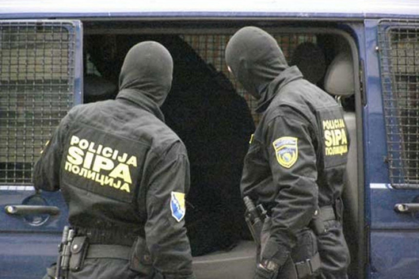 Велика Кладуша: Сипа ухапсила три особе