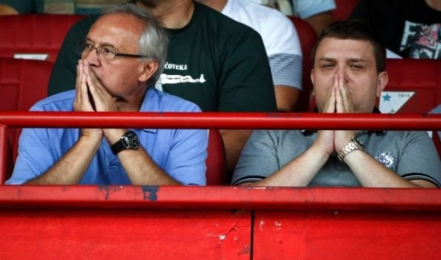 Вучелић и Вазура: Нисмо избачени! Само смо упозорени да платимо!