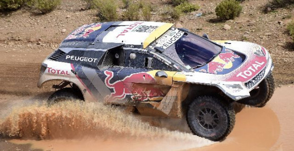 Video: Dakar reli na dlanu - Peterhensela isprašio Loeb!