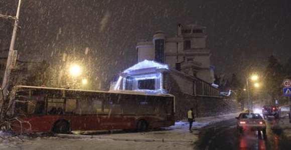 Autobus se zakucao u Cecinu kuću!
