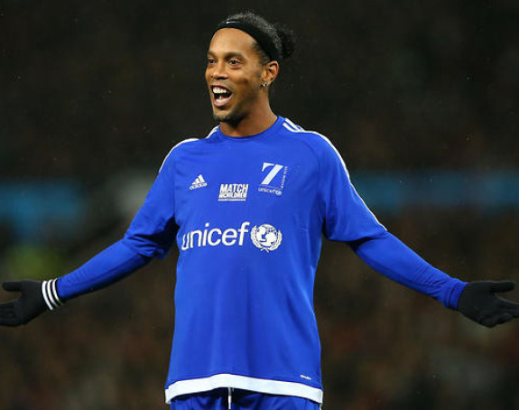 Роналдињо се враћа фудбалу?!