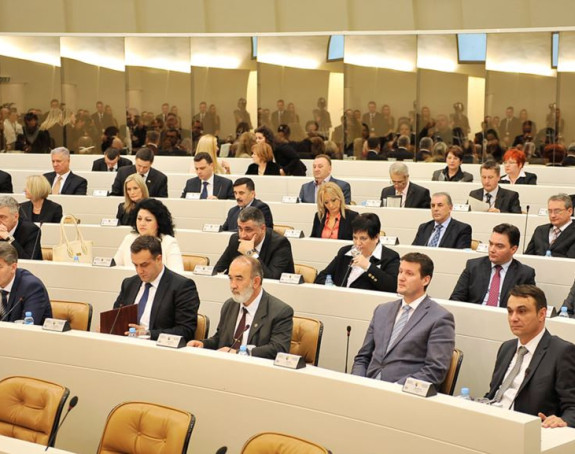 Upoznajte klub vječitih poslanika