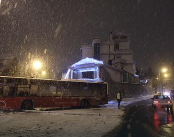Autobus se zakucao u Cecinu kuću!
