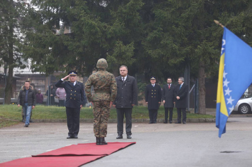 Vojnici predali raport Ivaniću