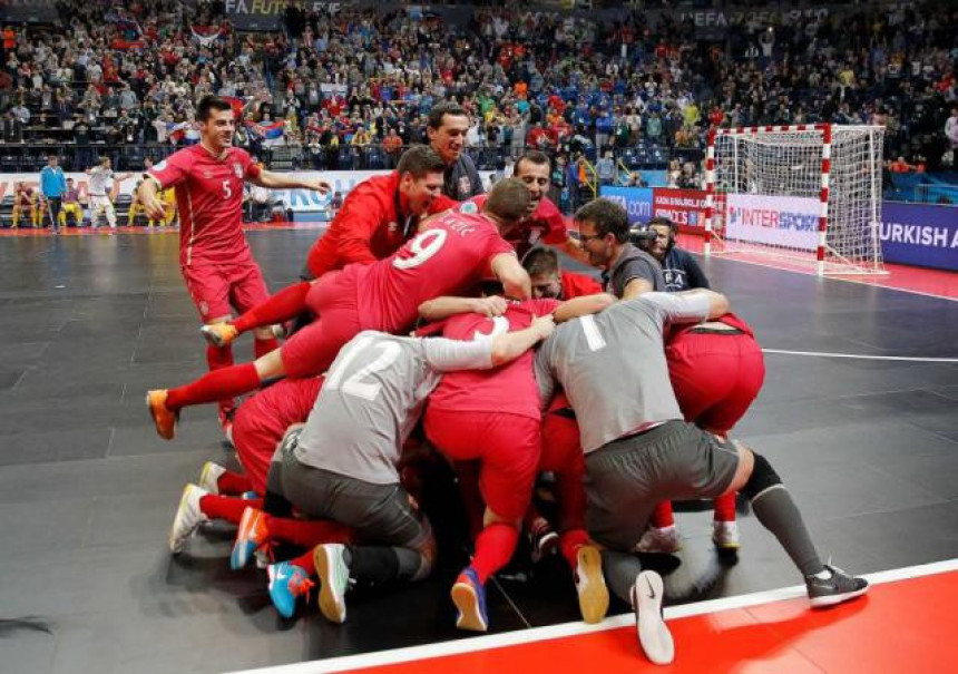 ЕП: Шта хоће ти Срби?! Е, сад ће да вам објасни Мики Велики...!