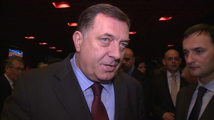 O Pavloviću: A jeste dosadni! Šta hoćete?