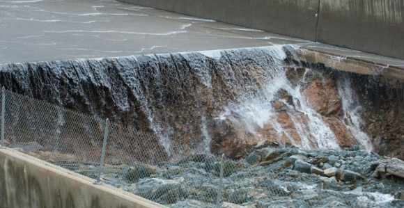 Ogromna rupa na najvišoj  brani u SAD