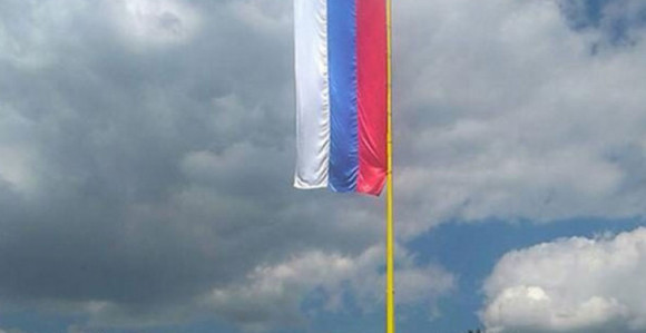 Srušena zastava Republike Srpske