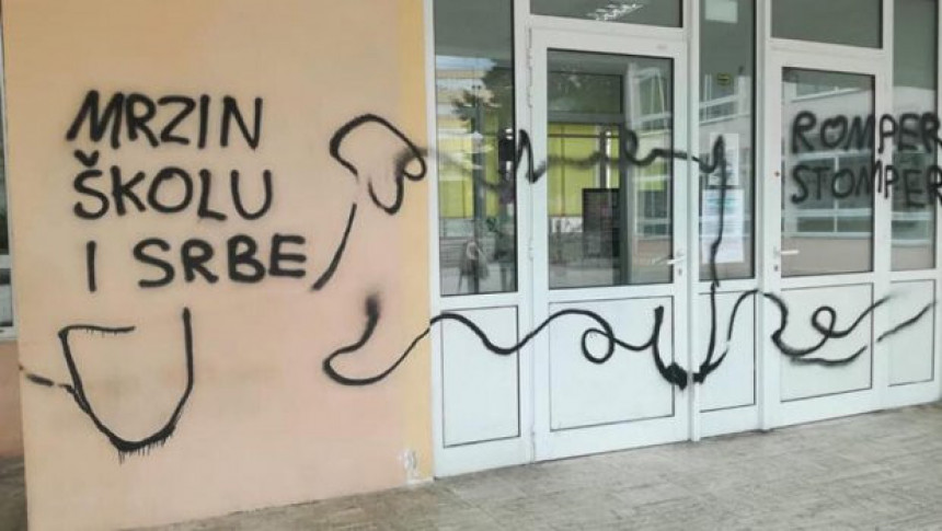 Ustaški grafiti na školi u Splitu