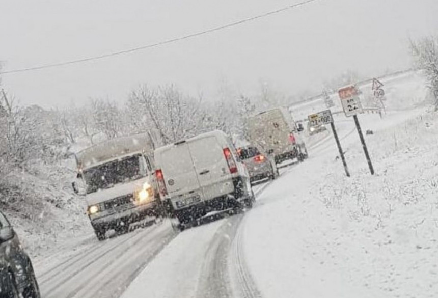 Zastoj na putu preko Vlasenice