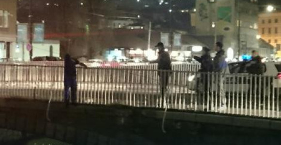 Muškarac skočio sa Carevog mosta