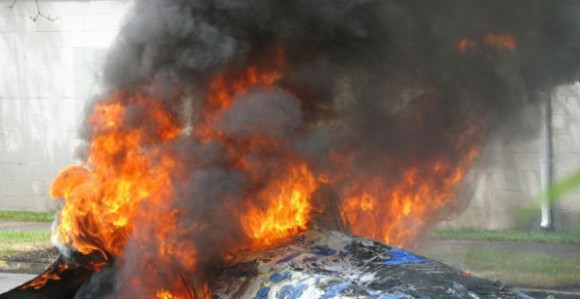 Izgorio automobil marke "pežo"