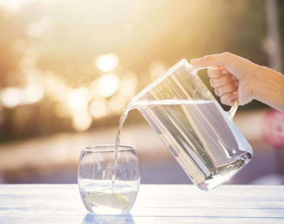 Када треба да пијете топлу, а када хладну воду да бисте смршали?