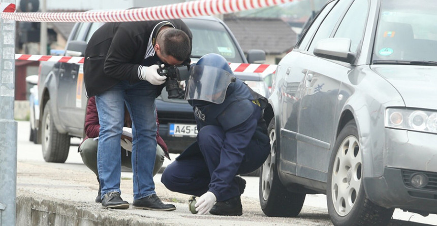 Uklonjena bomba ispod automobila