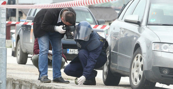 Uklonjena bomba ispod automobila