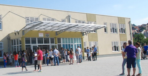 U školi uče da je Kosovo država