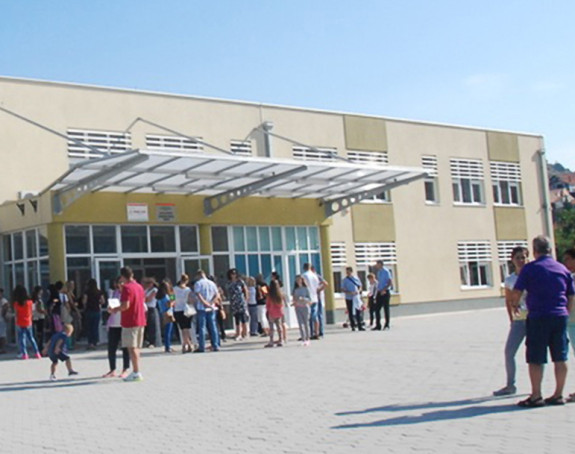 U školi uče da je Kosovo država