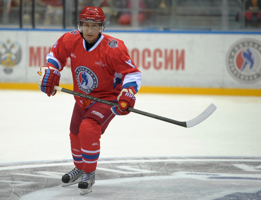 Владимир Путин играо хокеј, постигао гол