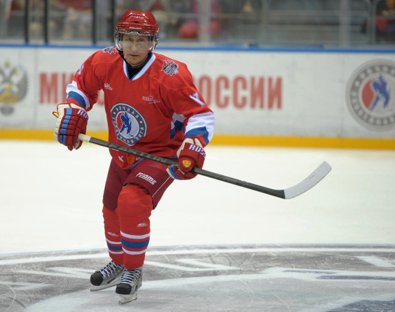 Владимир Путин играо хокеј, постигао гол