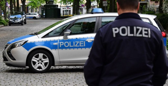 Мигранти полицију гађали камењем