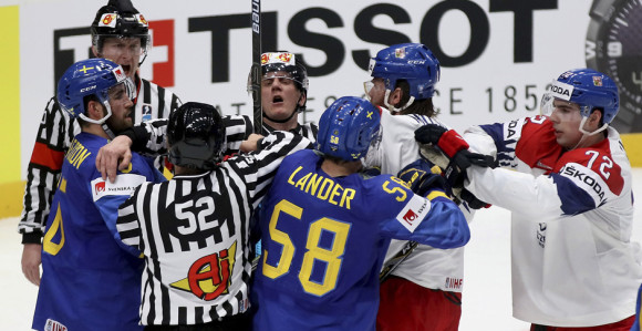 СП у хокеју: Домаћин на леденом испиту...