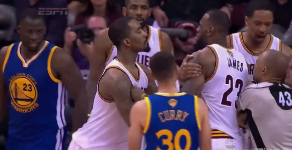 Video - NBA finale: Preskakanje, udarac i uvreda, a zamalo i tuča!!!